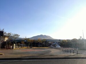 阿蘇駅から見る阿蘇山